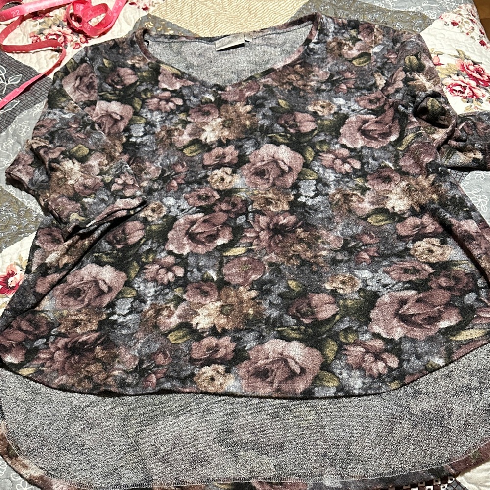 Floral V-Neck Sweater in Black and Brown